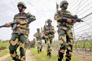 कश्मीर: कुलगाम में सुरक्षाबलों ने 3 आतंकि