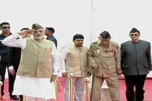 बोस को नमन: मोदी ने कहा- एक परिवार को बड़ा बनाने के लिए नेताजी का योगदान भुलाया गया