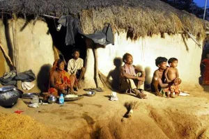 गरीबी की बदहाली पर मौन सरकार