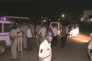 गुजरात: हमले के डर से पलायन कर रहे उत्तर भारतीय मजूदर