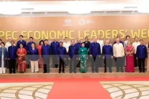अमेरिका और चीन के बीच तनातनी के बीच एपेक नेता बंटे हुए नजर आये