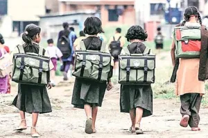 बस्तों का बोझ कम होने से लौटेगा बचपन