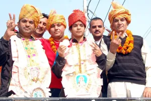 तमिलनाडू से स्वर्ण पदक जीतकर लौटी सविता का स्वागत