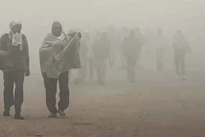 ठंड के सितम के आगे हौसलें हारते बेघर