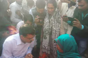 दलित युवक की मौत का मामला: शोक जताने पहुंचे दिल्ली के सीएम केजरीवाल