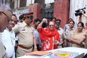 दिलीप कुमार की पत्नी ने मोदी से मांगी मदद, कहा- जेल से निकला भू-माफिया दे रहा धमकी