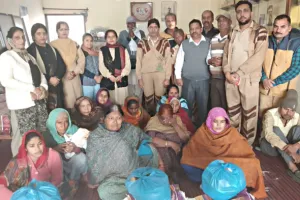 फूड बैंक से 15 जरुरतमंद परिवारों को बांटा एक माह का राशन