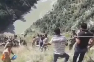 जम्मू में बस के खाई में गिरने से 11 लोगों की मौत
