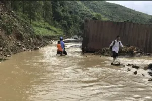 वियतनाम में बाढ़ से 13 मरे, एक लापता
