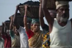 मजदूरों के प्रति संवेदनशील हो सरकार