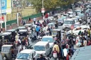 कश्मीर: चार दिन बाद जन-जीवन पटरी पर लौटा