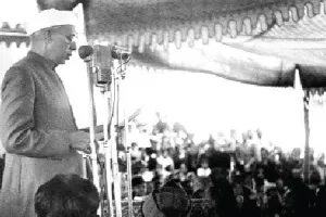 नैतिक विचारों से विमूढ़ राजनीति