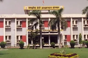कैरीबैग के पांच रुपए लिए तो अदालत पहुंचा उपभोक्ता