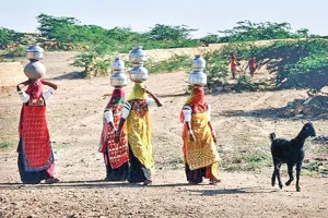 राजस्थान में पानी ने रूलाया और गर्मी ने झुलसाया