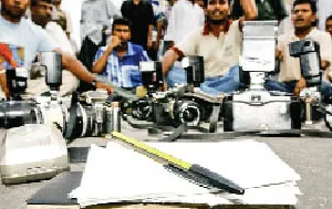 दो टूक: पत्रकारों के खिलाफ बढ़ती हिंसा