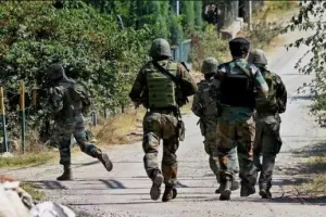 टहलने निकले दो जवान नक्सली हमले में शहीद