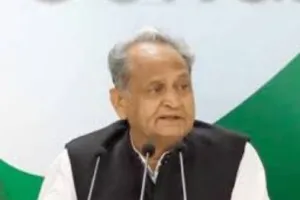 मोदी पाकिस्तान का भय दिखाकर मांग रहे है वोट : गहलोत