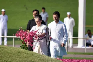 राहुल, सोनिया समेत अन्य कांग्रेस नेताओं ने पंडित नेहरू को दी श्रद्धांजलि