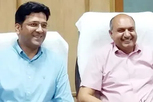 दसवीं में लड़कों और 12वीं में लड़कियों ने मारी बाजी