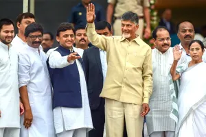 ईवीएम-वीवीपैट मिलान: सुप्रीम काेर्ट में टेक्नोक्रेट्स की याचिका खारिज, 20 विपक्षी दल आज चुनाव आयोग से मिलेंगे
