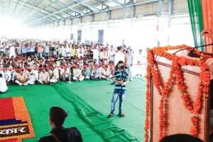 ‘चुप हो जाओ वरना पुलिस उठा ले जाएगी’