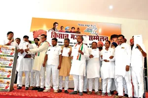 कांग्रेस के समर्थन में आए सैकड़ों किसान