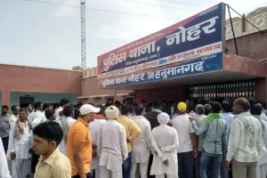थाने के समक्ष जेल प्रहरी का शव रखकर घेरा पुलिस थाना