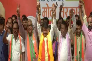 बंगाल में बीजेपी की बड़ी सेंध, तीन विधायक सहित 50 पार्षद भाजपा में शामिल