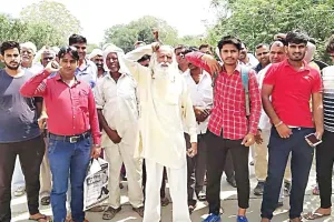 रोष: सरसों खरीद की साइट बंद, फूटा किसानों का गुस्सा