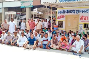 आरोपियों की गिरफ्तारी की मांग को लेकर परिजनों ने किया चक्का जाम