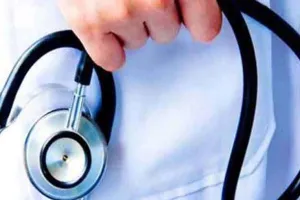 नसबंदी करवाने आई महिलाओं को फर्श पर ही लैटाया