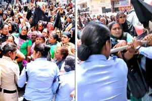 मांगों को लेकर सड़कों पर उतरी आंगनवाड़ी कर्मी