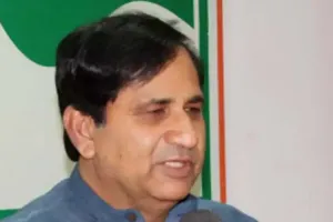 शकील के चुनाव लड़ने से मधुबनी में त्रिकोणीय जंग