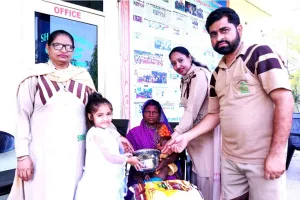 डेरा श्रद्धालु परिवार ने तीन जरूरतमंद परिवारों को राशन बांटकर मनाया जन्मदिन