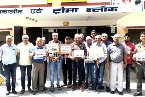 अस्पताल में चिकित्सक मौजूद, इलाज के लिए भटकते रहे मरीज