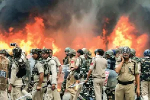 राजनीतिक: बढ़ता उग्र राष्ट्रवाद, बंद करो ये नाटक