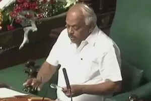 बागी 14 विधायक अयोग्य करार