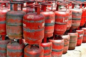 आज से 100 रुपये सस्ता हुआ घरेलू रसोई गैस सिलेंडर
