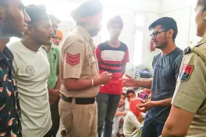प्रिंसीपल सहित पूरे स्टॉफ को अंदर बंद कर जड़ा ताला
