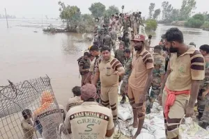डेरा अनुयायियों ने भरी घग्गर में आई 200 फीट की दरार
