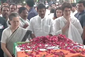 दिल्ली: शीला दीक्षित को कांग्रेस मुख्यालय में सोनिया-प्रियंका ने दी श्रद्धांजलि, अंतिम संस्कार दोपहर 2.30 बजे