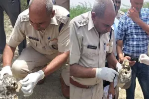 खौफनाकः मां और दो बच्चियों के किए टुकड़े, बच्ची के शव को उबालकर कुत्ते को खिलाया