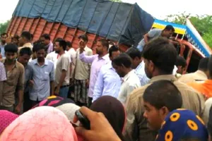 उप्र: औरैया में ट्रक ने ऑटो में पीछे से टक्कर मारी, 5 शिक्षकों समेत 8 की मौत