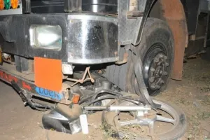ट्रक के टायर तले कुचले जाने से महिला की मौत