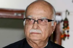 जेटली का हाल जानने आडवाणी पहुंचे एम्स