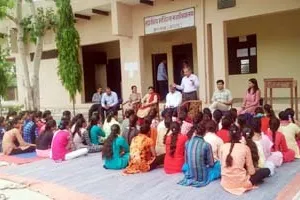 छात्राओं को दी खेलों व सड़क सुरक्षा क्लब की जानकारी