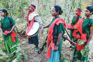 नक्सलवाद: लाल रंग में हरा मिलाने का प्रयास