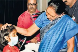 उत्तरप्रदेश: राज्यपाल ने टीबी पीड़ित बच्ची को गोद लिया