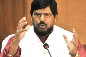 कश्मीर: केंद्रीय मंत्री अठावले बोले- अगर पाक भारत से बातचीत करना चाहता है तो पीओके लौटाना होगा