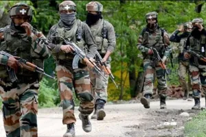 कश्मीर में सुरक्षा बलों के साथ मुठभेड़ में दो आतंकवादी ढेर